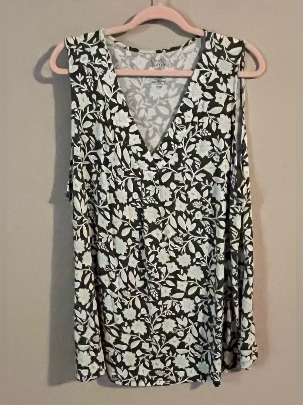$6❤️Bundled Croft & Barrow Tank